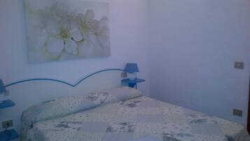 3 slaapkamers, een strijkplank/strijkijzer, reisbedje, gratis wifi