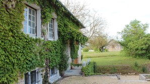 A house with ivy-covered walls and a visible front door. - Holiday Home with Large Private Pool And Hill Views In The Heart Of The Dordogne (Condat-Sur-Vézère)