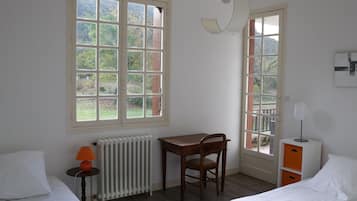 3 quartos, ferros/tĂĄbuas de passar roupa, Wi-Fi de cortesia