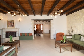 Smart TV, fireplace, DVD player, ping pong - Kalypso Villa, a Serene Family Retreat with Pool (Rethymno)