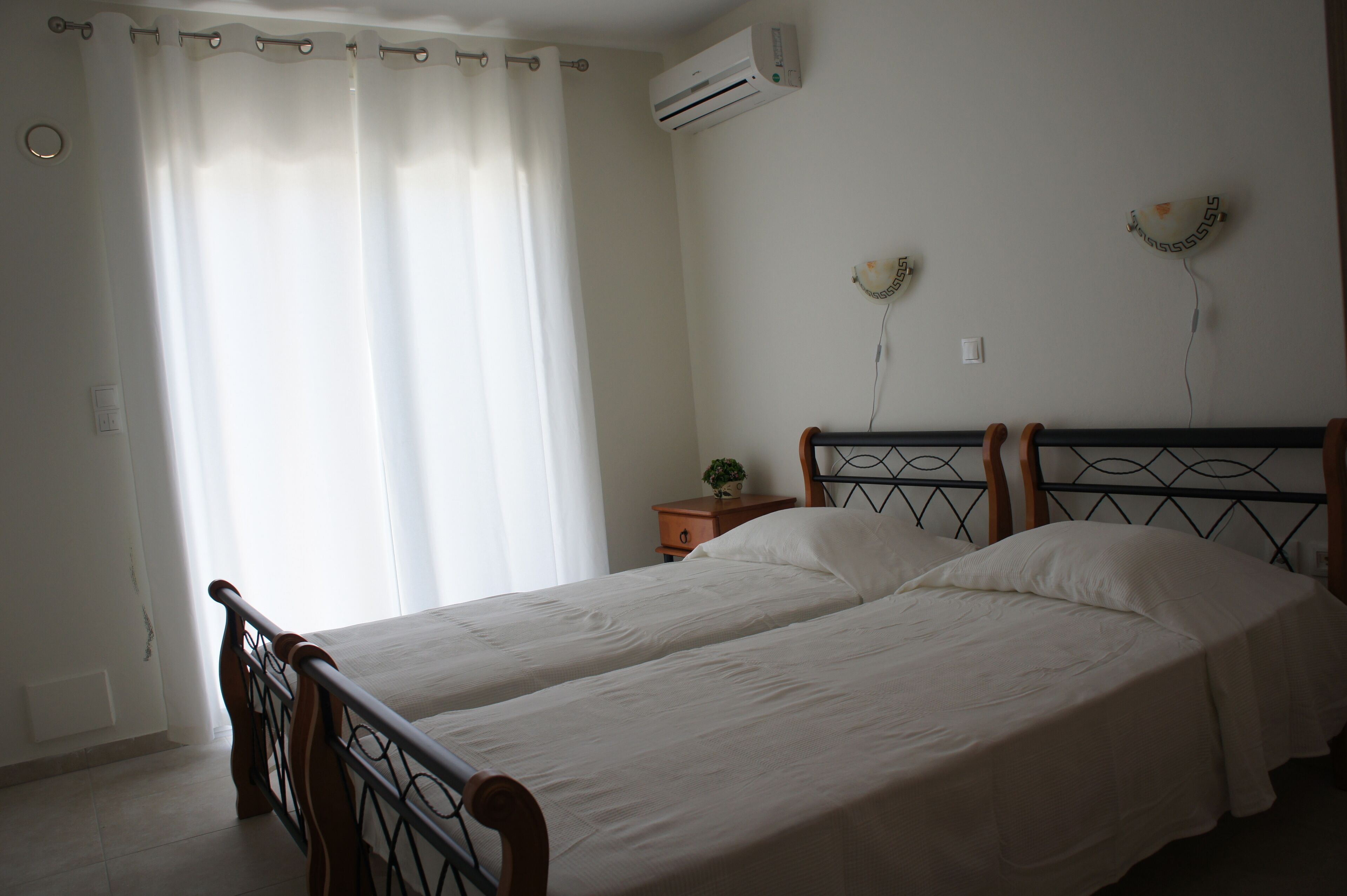 1 slaapkamer, een strijkplank/strijkijzer, reisbedje, gratis wifi