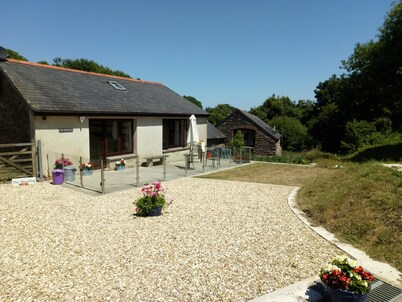Detached barn in South Hams near to Dartmouth, ideal for guests with dogs.