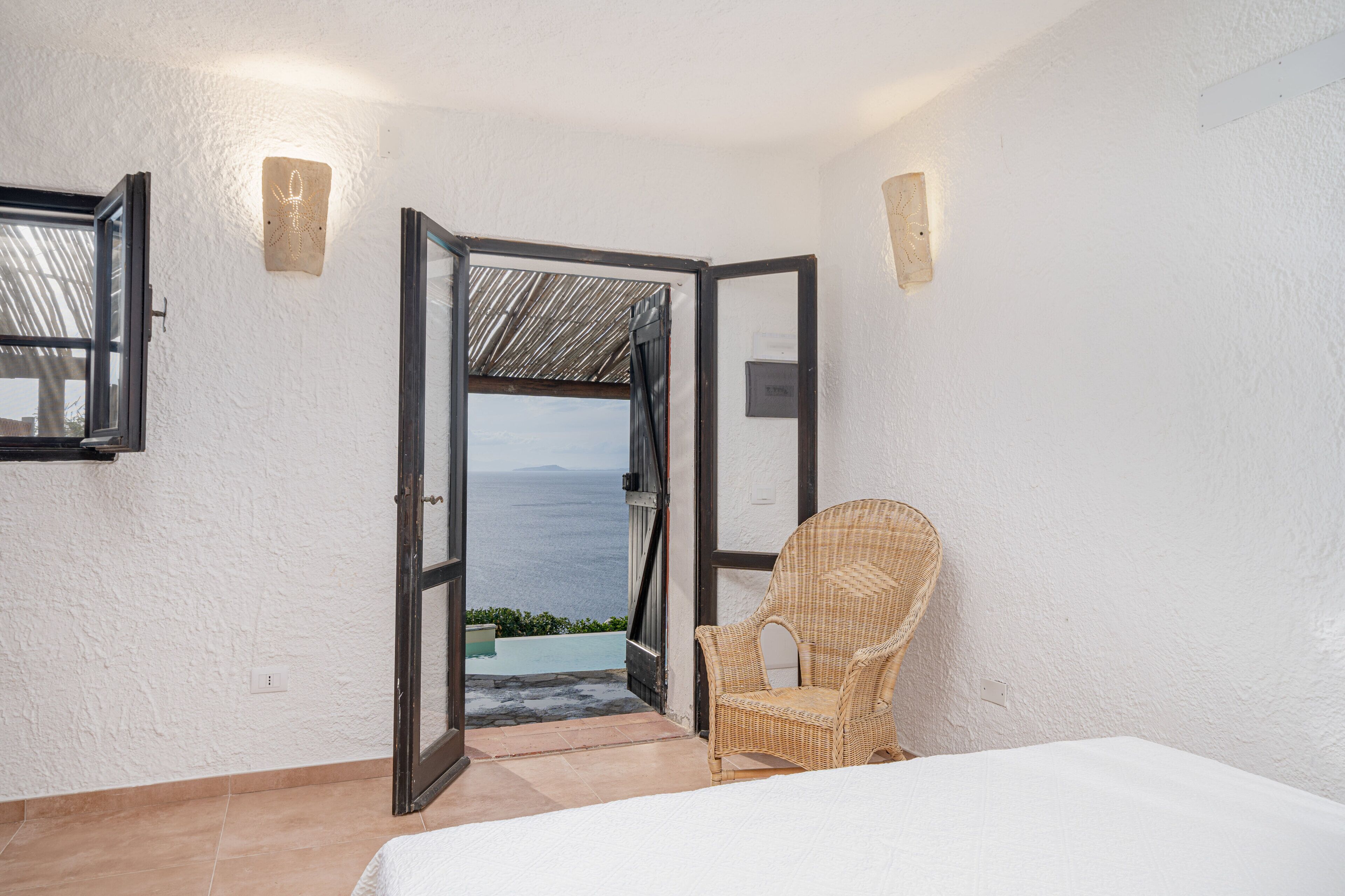 3 bedrooms, in-room safe, iron/ironing board, free WiFi