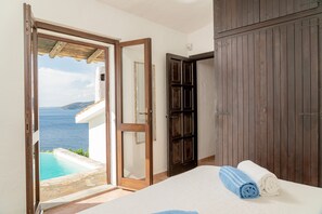 3 bedrooms, in-room safe, iron/ironing board, free WiFi