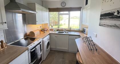 2 Bedroom, Semi-detached bungalow, 2 miles from the beach
