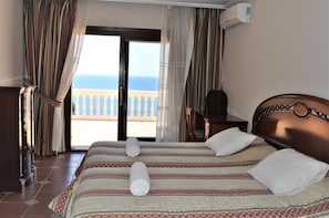 4 chambres, fer et planche Ă repasser, accĂšs Internet, draps fournis