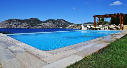 Villa CA TOTHOM with Sea views Camp de Mar (Andratx) for 8 people (4 bedrooms) & private pool - Free Wifi