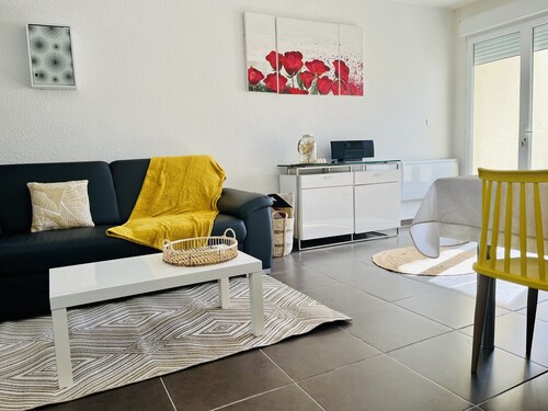 Very nice house courtyard WIFI-150 m from the beach- PROMO 25% APRIL-MAY- OCT