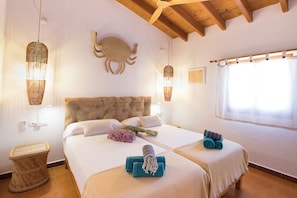 5 bedrooms, in-room safe, desk, iron/ironing board