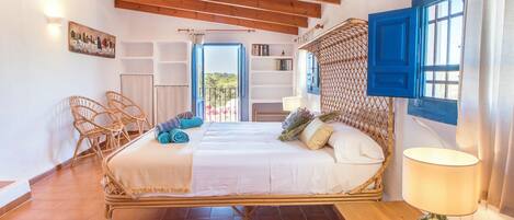 5 bedrooms, in-room safe, desk, iron/ironing board