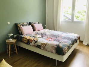 3 chambres, coffres-forts dans les chambres, fer et planche Ă repasser