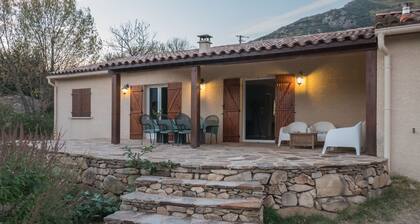 Detached villa with magnificent views, large pool, terraces and airconditioning