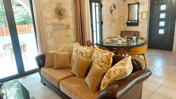 TV, fireplace, DVD player, stereo