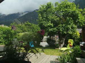 Property grounds - Charming house with views completely refurbished, decor is neat and warm,  (Les Houches)