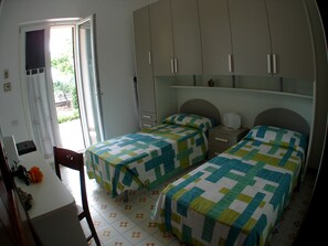 2 Schlafzimmer, Schreibtisch, schallisolierte Zimmer