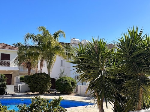 Beautiful Holiday Villa With Pool In Tombs Of The Kings Area . Sleeps 4 . 