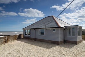 Exterior - Wyndham Beach House, Walcott, Norfolk (Norwich)