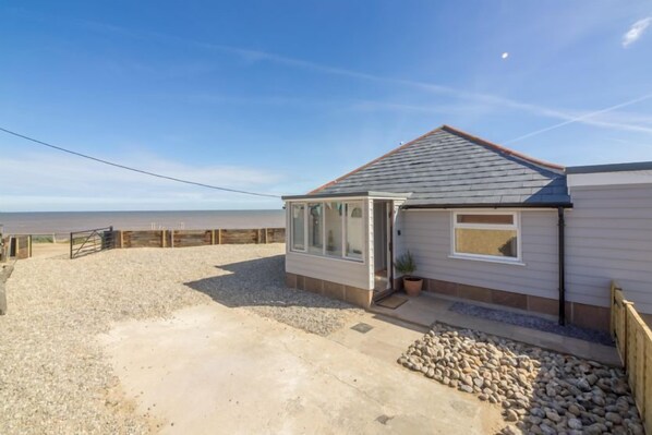 Exterior - Wyndham Beach House, Walcott, Norfolk (Norwich)