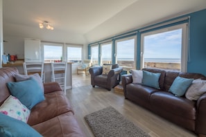 TV - Wyndham Beach House, Walcott, Norfolk (Norwich)