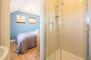 Towels - Wyndham Beach House, Walcott, Norfolk (Norwich)