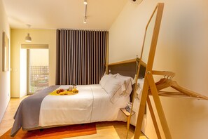 1 slaapkamer, een strijkplank/strijkijzer, gratis wifi, beddengoed