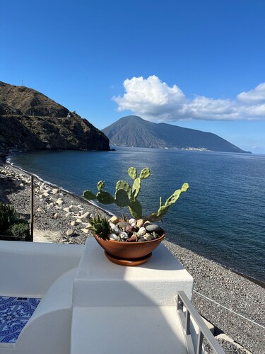 Didyme - Comfortable flat on the beach with terrace and island views - Wifi