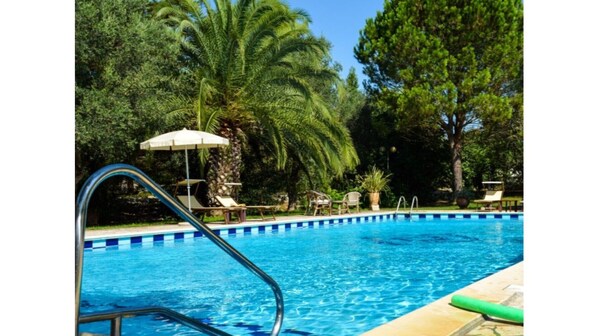 Outdoor pool - Otranto: SPLENDID TENUTA WITH POOL AND TENNIS COURSE. (Muro Leccese)
