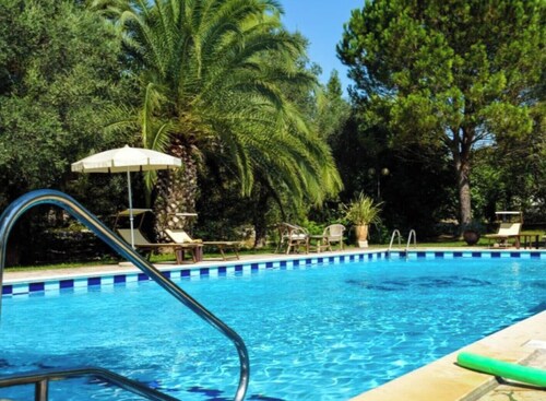 Otranto: ESTATE SPLENDID AVEC PISCINE ET COURT DE TENNIS. 