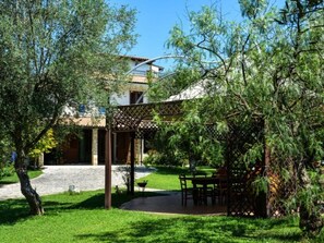 Outdoor dining - Otranto: SPLENDID TENUTA WITH POOL AND TENNIS COURSE. (Muro Leccese)