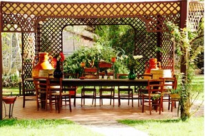 Outdoor dining