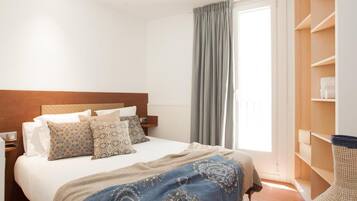 4 slaapkamers, een kluis op de kamer, een bureau