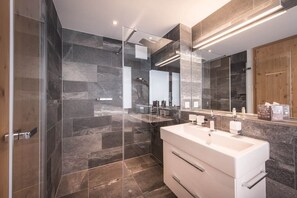 Combined shower/bathtub, hair dryer