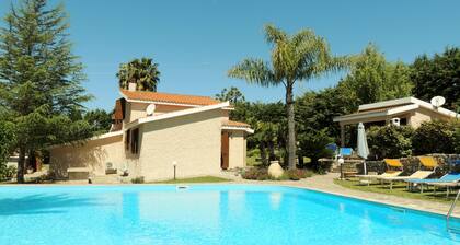 Villa Donzell, 14m piscine privée et un jacuzzi, un grand jardin, Aire de jeux pour enfants