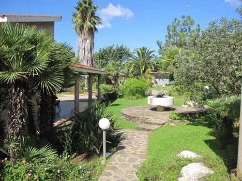 Villa Donzell, 14m piscine privée et un jacuzzi, un grand jardin, Aire de jeux pour enfants