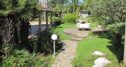 Villa Donzell, 14m piscine privée et un jacuzzi, un grand jardin, Aire de jeux pour enfants