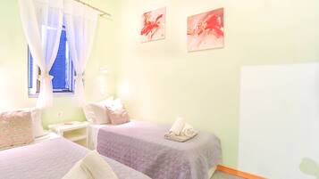 3 bedrooms, iron/ironing board, free WiFi, bed sheets