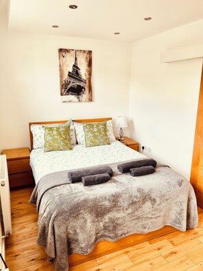 1 bedroom, desk, iron/ironing board, free WiFi