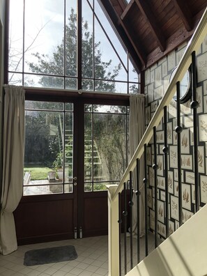 المنشأة من الداخل