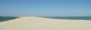 Beach nearby, sun-loungers, beach towels - Top Apt With Roof Terrace, Stunning 180º Atlantic Ocean and Ria Formosa View! (Fuseta)