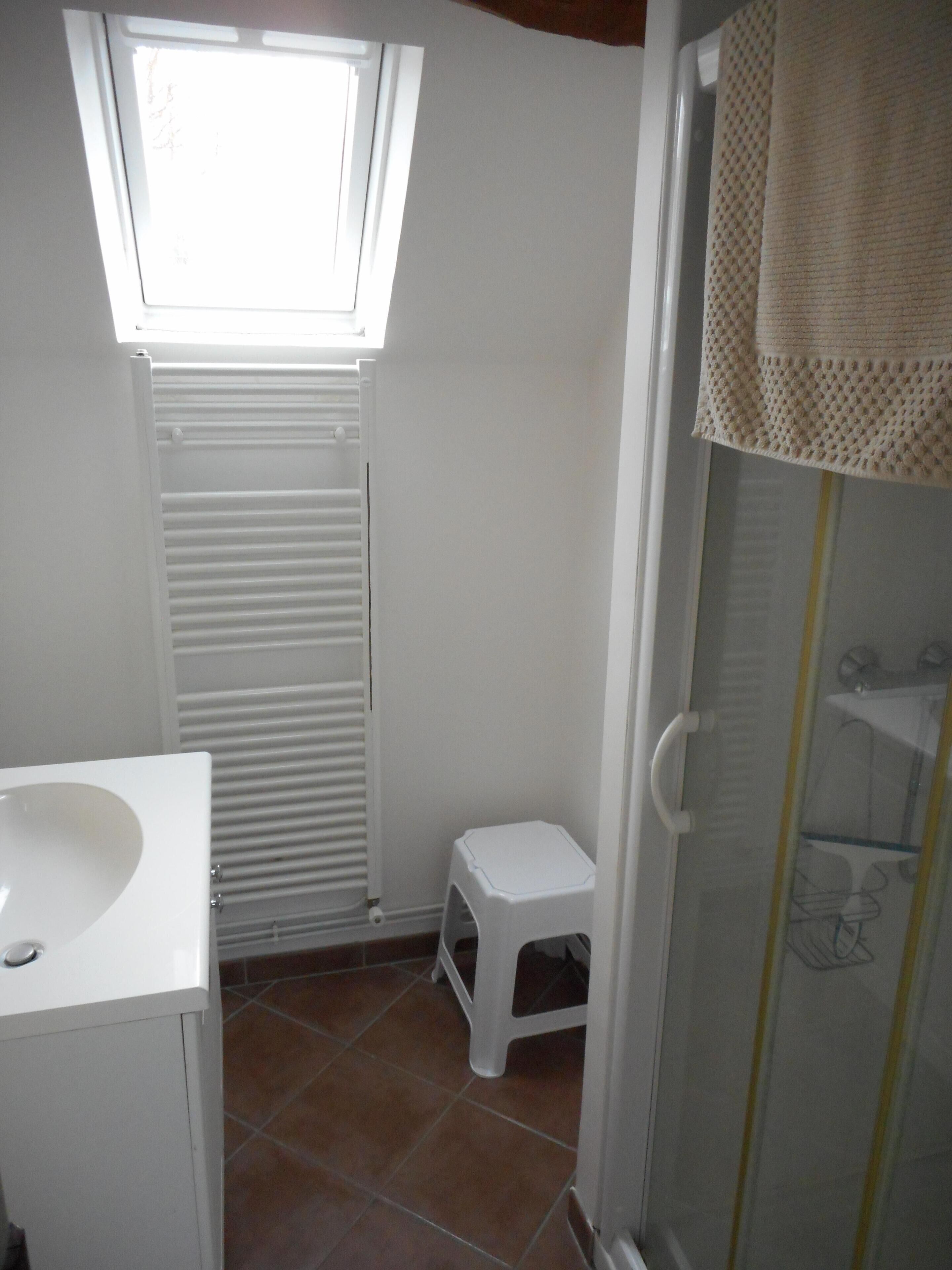 Charming longere gite, fully equipped, 2 en suite bedrooms + heated pool WiFi