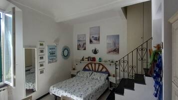 Bügeleisen/Bügelbrett, Reisekinderbett, kostenloses WLAN, Bettwäsche