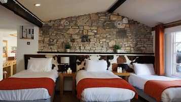 7 bedrooms, iron/ironing board, WiFi, bed sheets