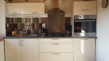 Réfrigérateur, micro-ondes, four, lave-vaisselle