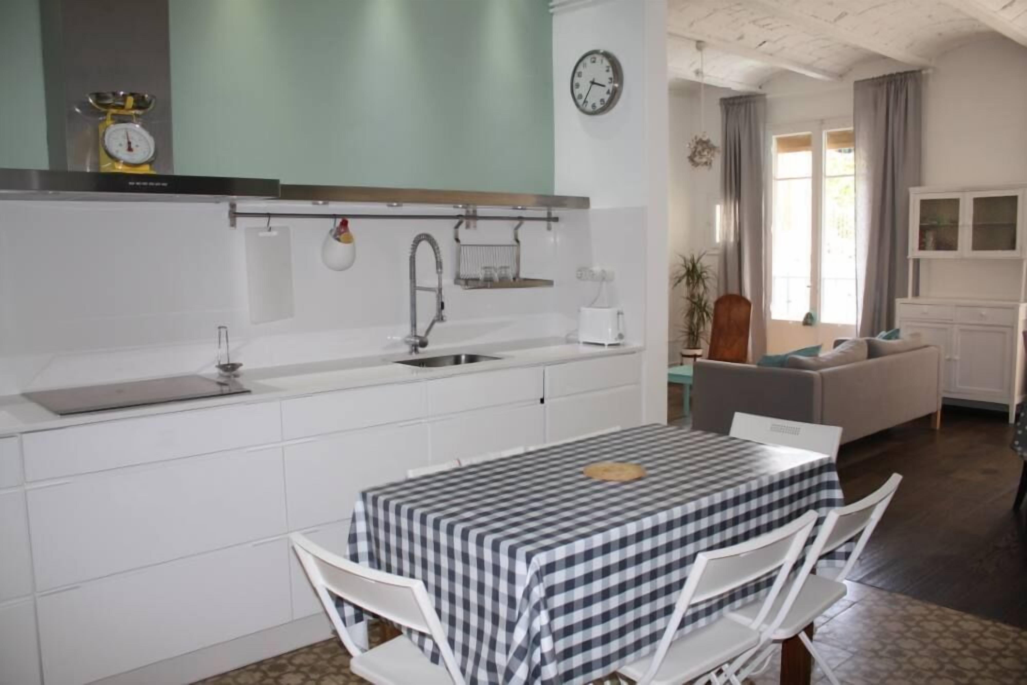 Family Friendy flat of 120 m2 and a big terrace in the typical Gracia district