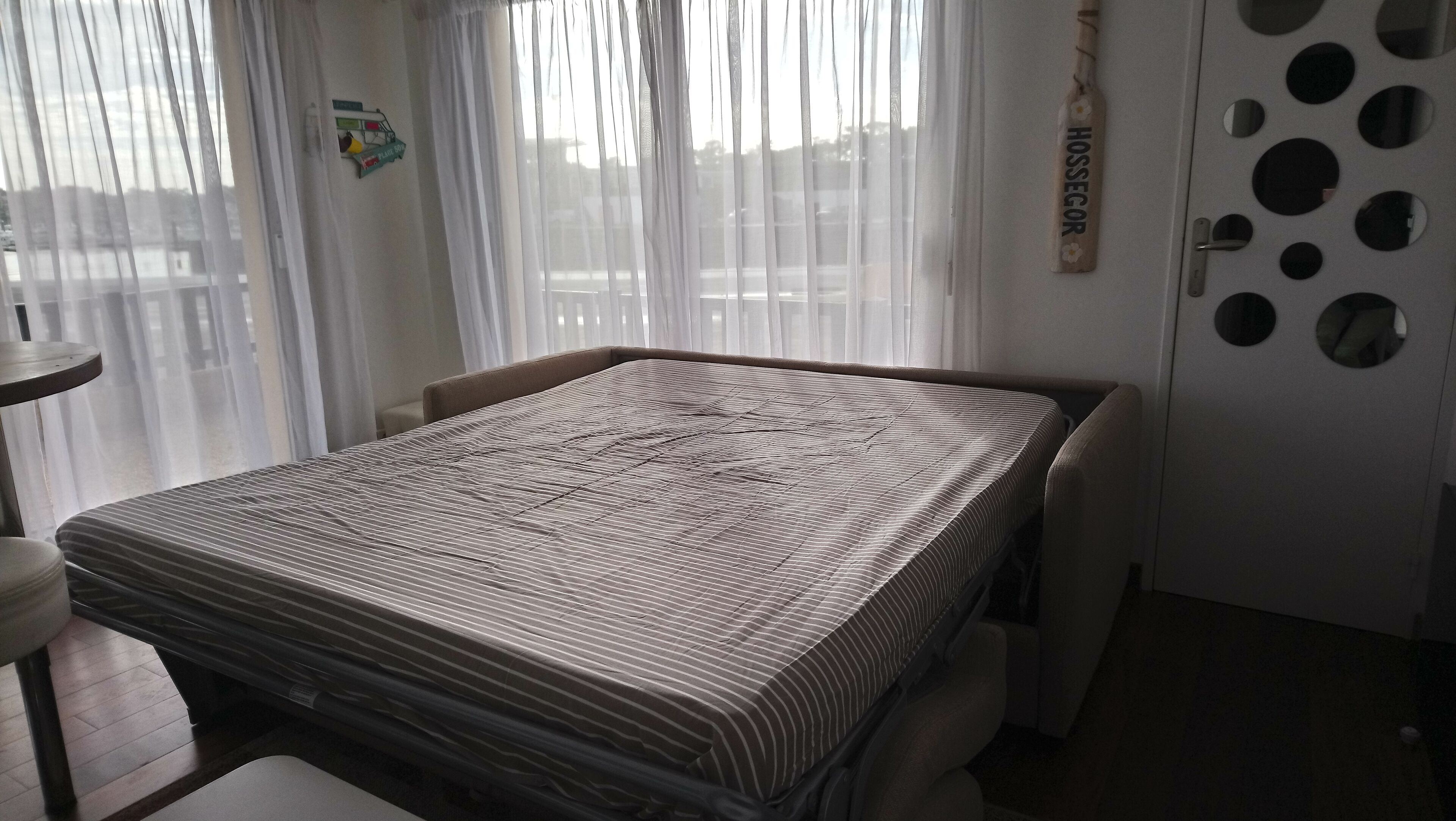 Beautiful renovated apartment, facing the Port