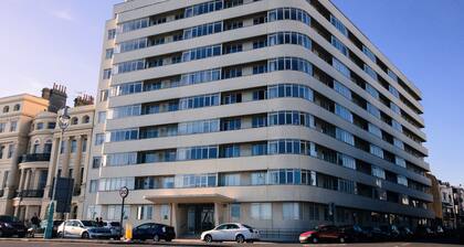 Brighton Seafront Holiday Apartment, Penthouse with Private Sun Terrace