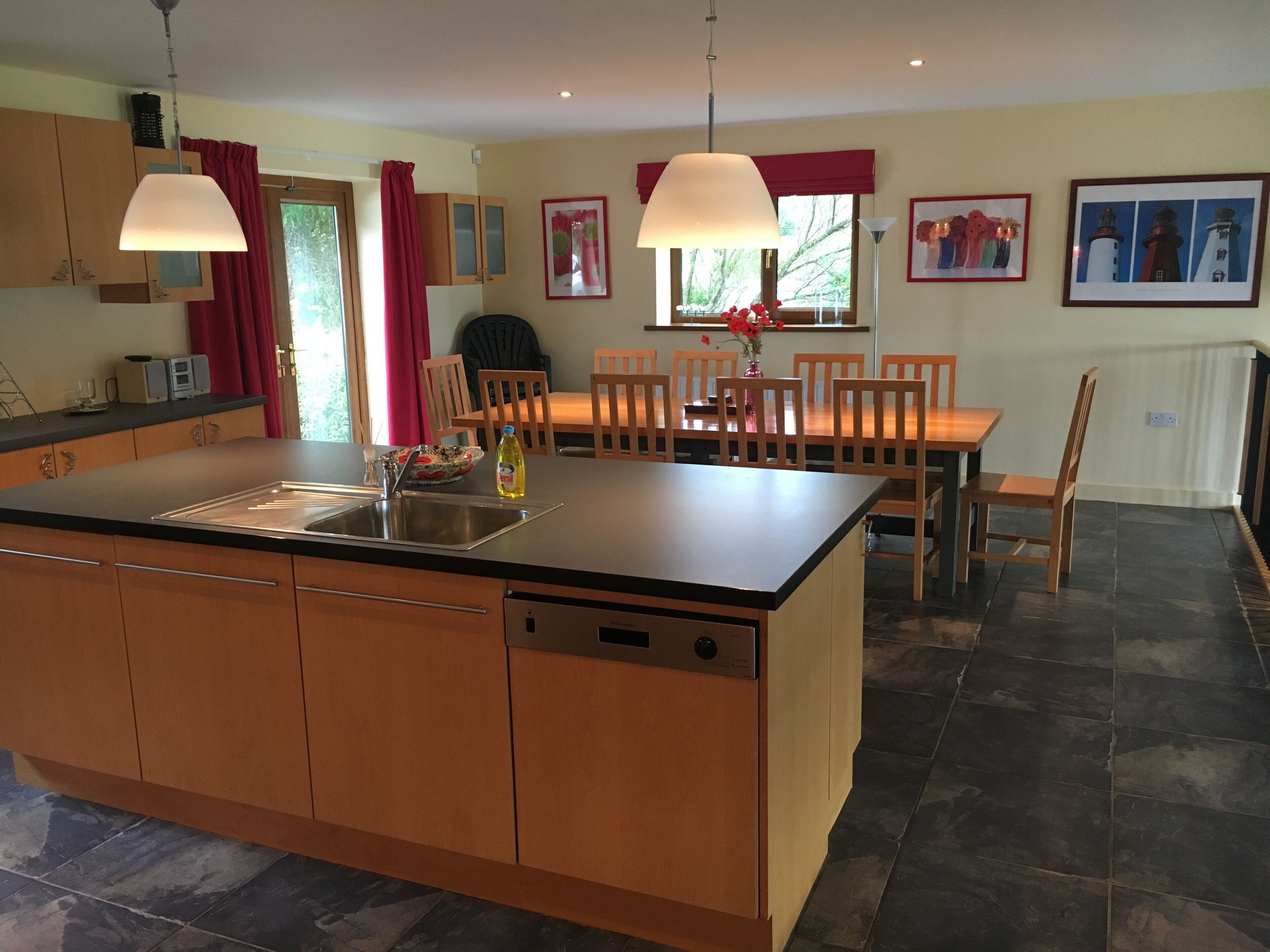 Kingfisher Lodge gives guests direct access to Lough Erne and private jetty.