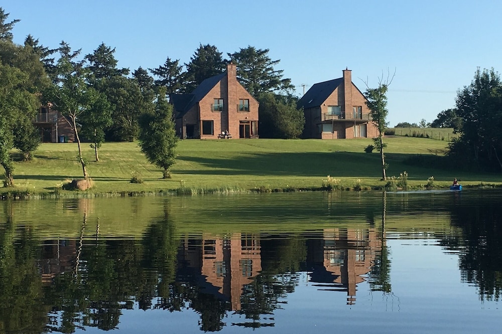 Kingfisher Lodge gives guests direct access to Lough Erne and private jetty.