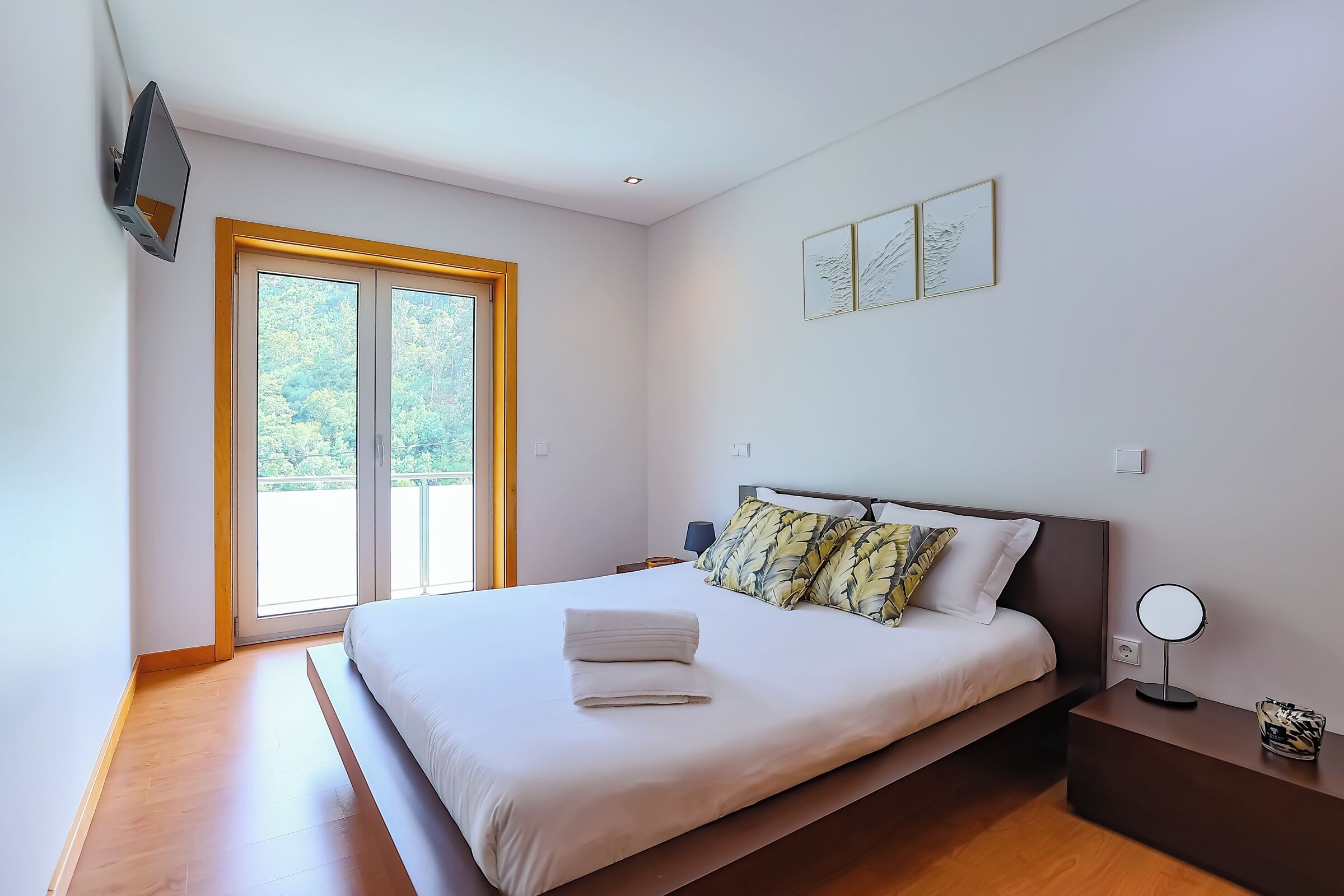 4 多间卧室、办公桌、熨斗/熨衣板、旅行婴儿床