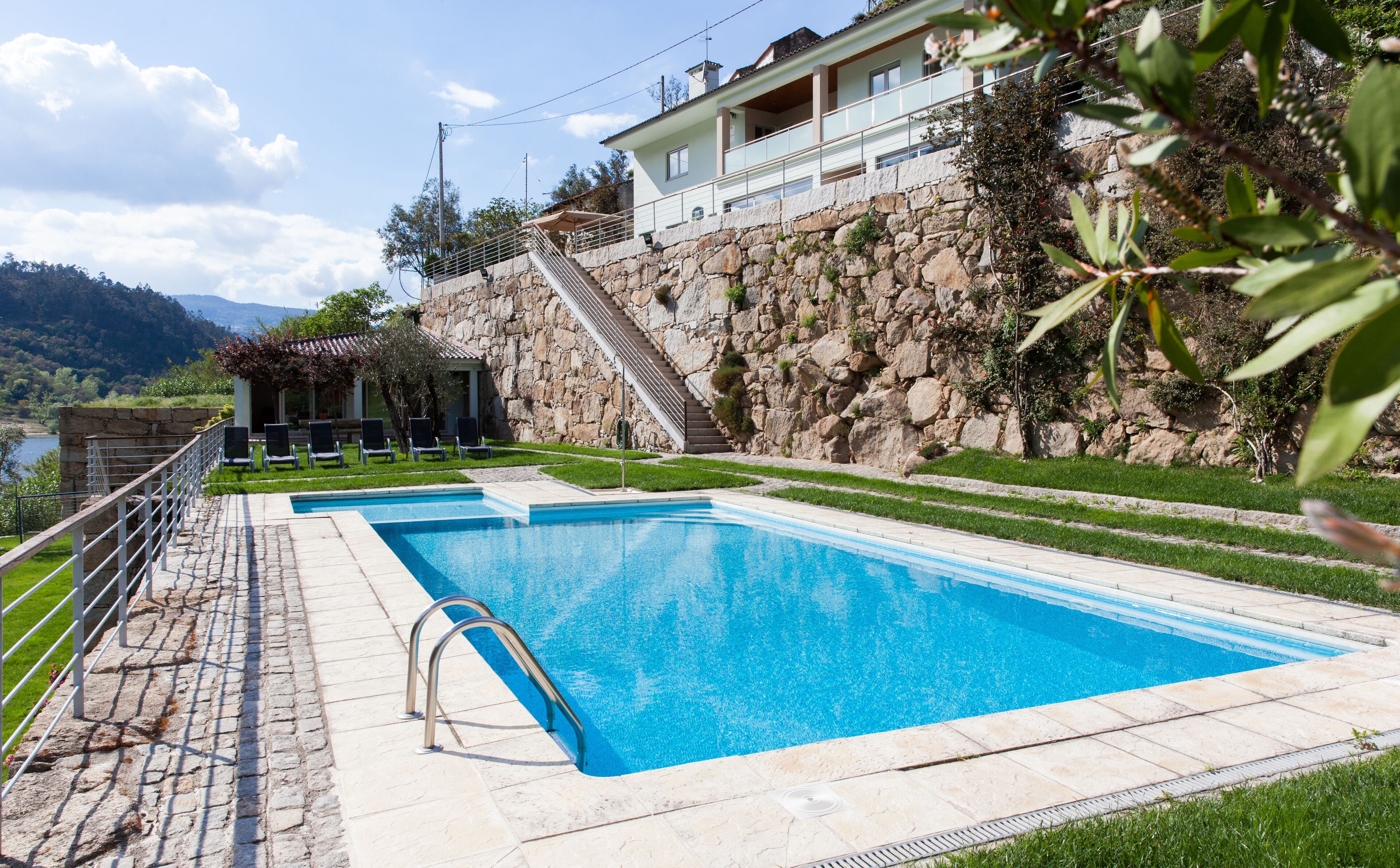 House along the Douro River w / private access to the river
